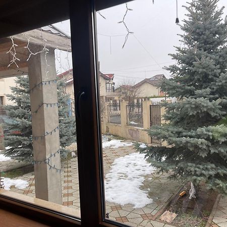 Room In A Private House - 5 Min From Therme And Airport Corbeanca المظهر الخارجي الصورة