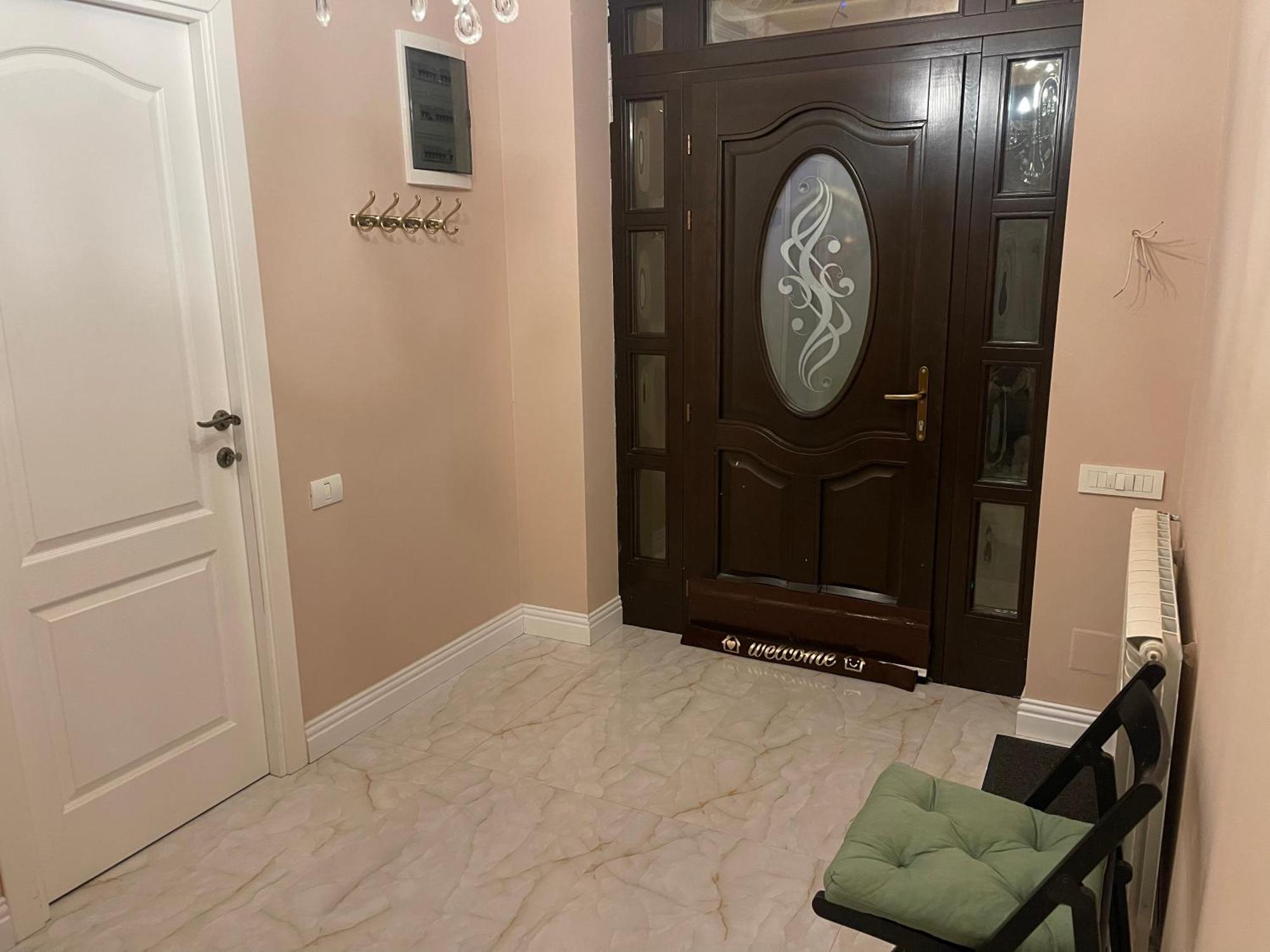 Room In A Private House - 5 Min From Therme And Airport Corbeanca المظهر الخارجي الصورة